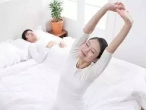 南京美女睡了10年的床墊，掀開(kāi)后把全家人都嚇傻了……